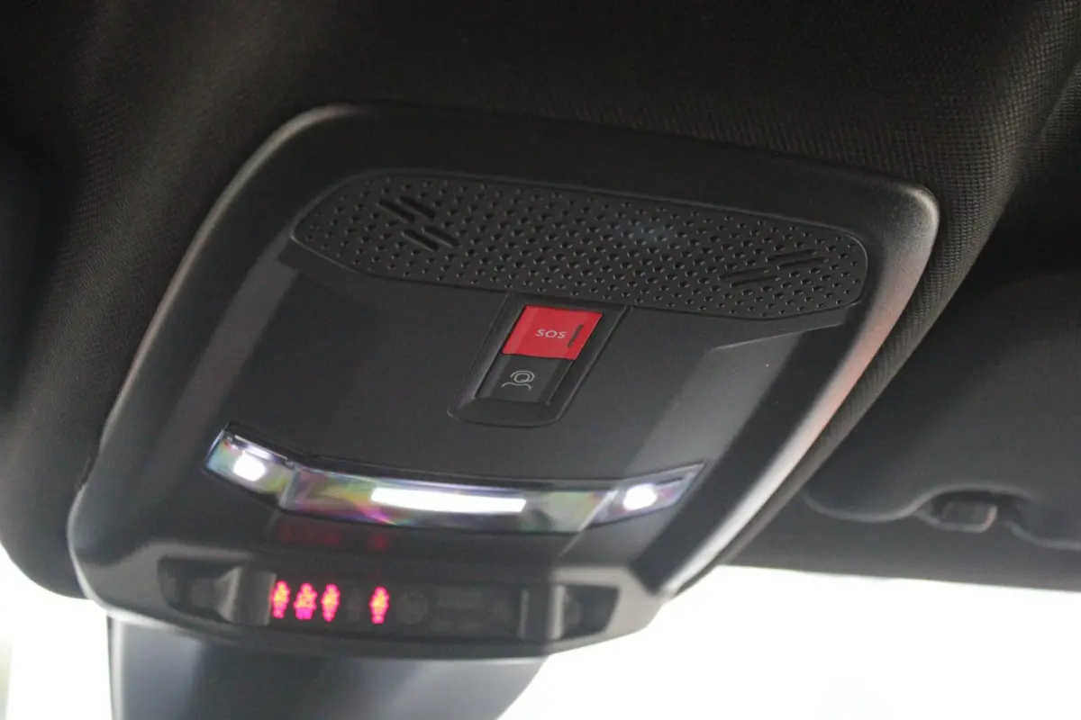 1.2 Hybrid 145PK AUTOMAAT GT | CAMERA VOOR + ACHTER | NAVIGATIE | DRAADLOZE APPLE CARPLAY/ANDROID AUTO | FULL LED KOPLAMPEN | LICHTMETALEN VELGEN 17" | DODEHOEK DETECTIE | DRAADLOZE TELEFOON
