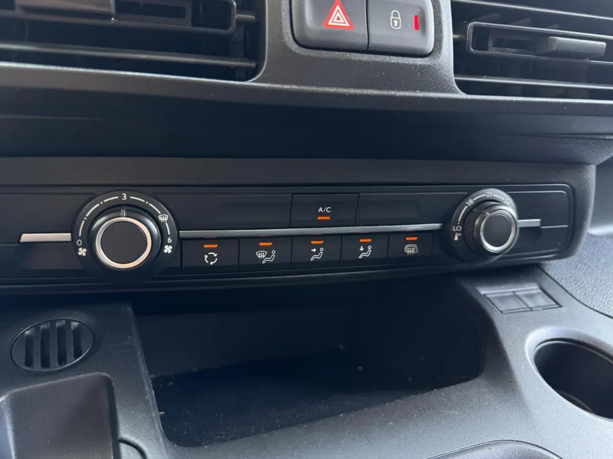 bestel 1.6 BlueHDI Club | CarPlay | Navigatie | Cruise | Camera | Airco | Trekhaak | Lichtmetaal | Sensoren