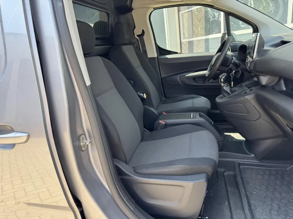 bestel 1.6 BlueHDI Club | CarPlay | Navigatie | Cruise | Camera | Airco | Trekhaak | Lichtmetaal | Sensoren
