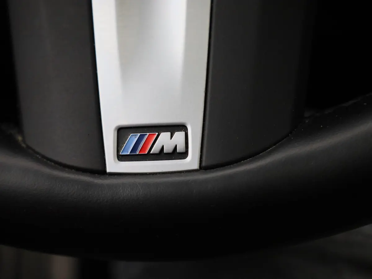 M-Sport 80 kWh | PANORAMADAK | 360 CAMERA | HARMAN KARDON | MEMORY | ELEKTRISCHE KOFFERKLEP | STOELVERWARMING | APPLE CARPLAY - ANDROID AUTO | LEDEREN STOELEN |