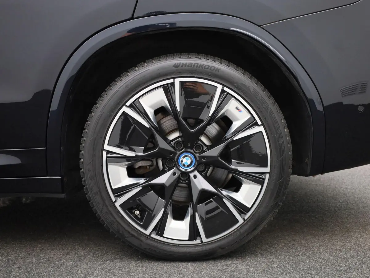M-Sport 80 kWh | PANORAMADAK | 360 CAMERA | HARMAN KARDON | MEMORY | ELEKTRISCHE KOFFERKLEP | STOELVERWARMING | APPLE CARPLAY - ANDROID AUTO | LEDEREN STOELEN |