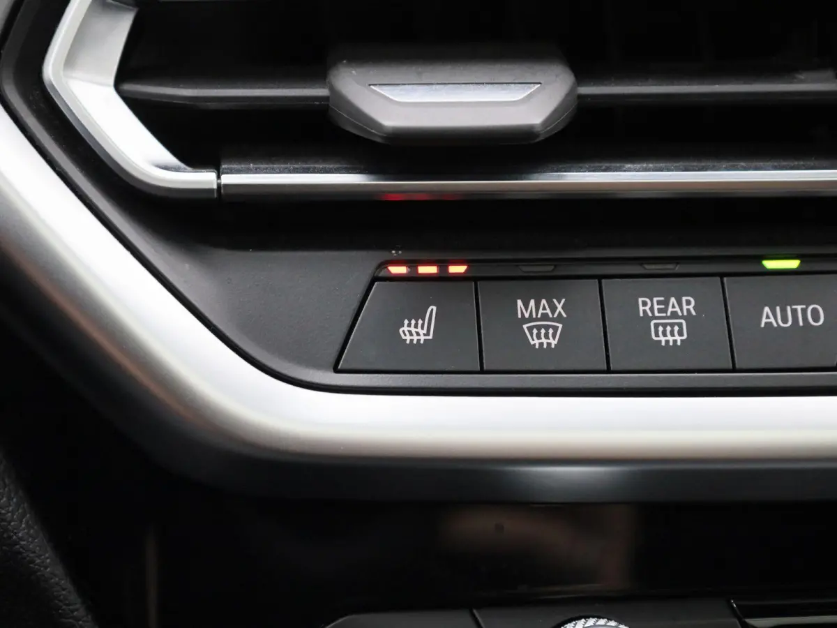 M-Sport 80 kWh | PANORAMADAK | 360 CAMERA | HARMAN KARDON | MEMORY | ELEKTRISCHE KOFFERKLEP | STOELVERWARMING | APPLE CARPLAY - ANDROID AUTO | LEDEREN STOELEN |
