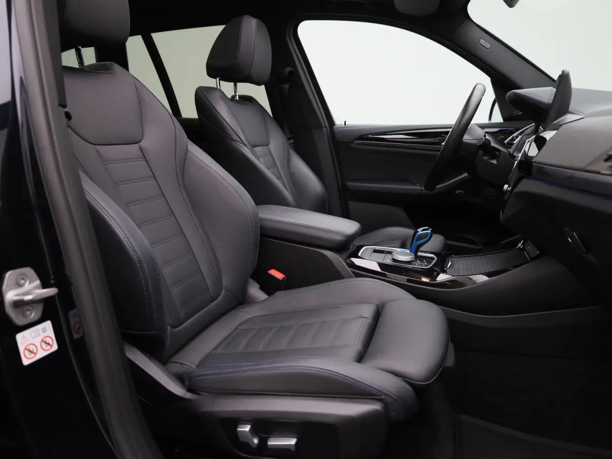 M-Sport 80 kWh | PANORAMADAK | 360 CAMERA | HARMAN KARDON | MEMORY | ELEKTRISCHE KOFFERKLEP | STOELVERWARMING | APPLE CARPLAY - ANDROID AUTO | LEDEREN STOELEN |