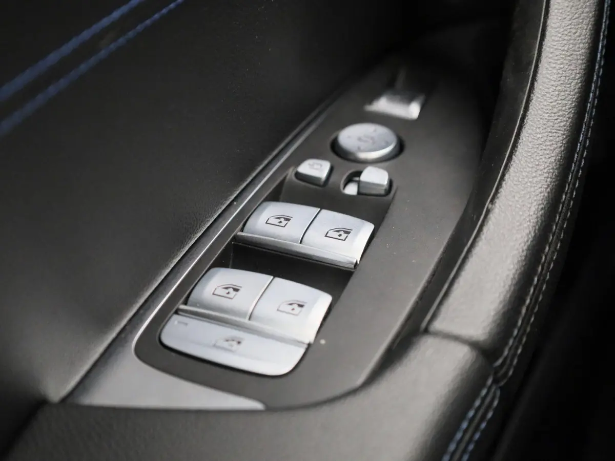 M-Sport 80 kWh | PANORAMADAK | 360 CAMERA | HARMAN KARDON | MEMORY | ELEKTRISCHE KOFFERKLEP | STOELVERWARMING | APPLE CARPLAY - ANDROID AUTO | LEDEREN STOELEN |
