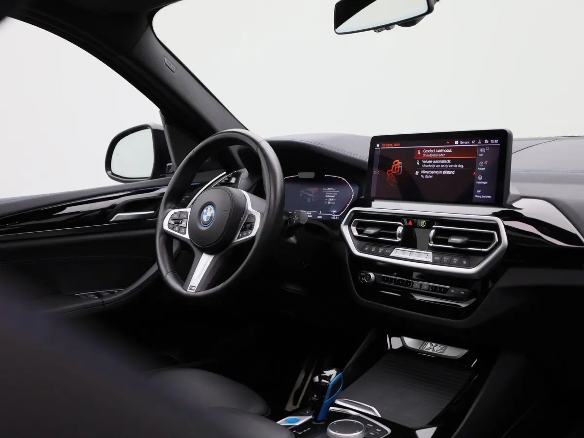 M-Sport 80 kWh | PANORAMADAK | 360 CAMERA | HARMAN KARDON | MEMORY | ELEKTRISCHE KOFFERKLEP | STOELVERWARMING | APPLE CARPLAY - ANDROID AUTO | LEDEREN STOELEN |