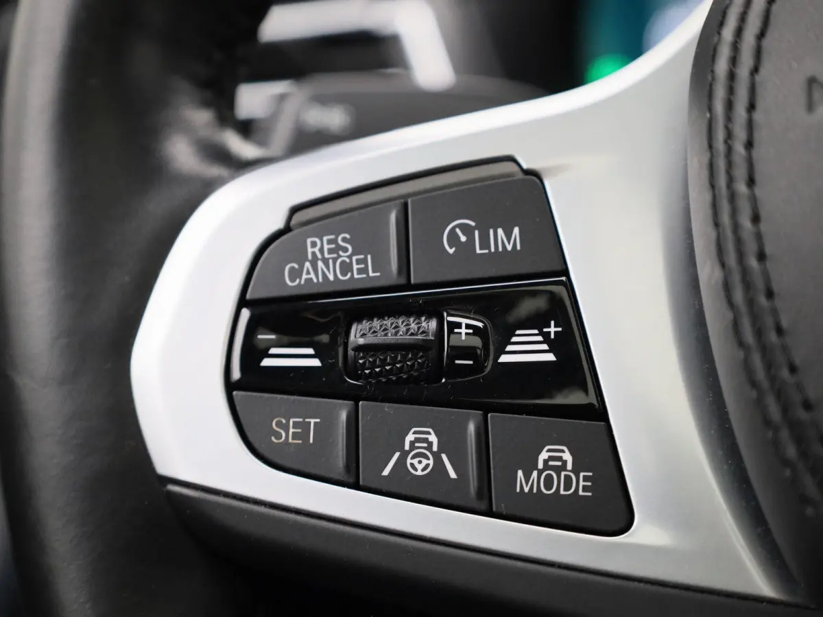 M-Sport 80 kWh | PANORAMADAK | 360 CAMERA | HARMAN KARDON | MEMORY | ELEKTRISCHE KOFFERKLEP | STOELVERWARMING | APPLE CARPLAY - ANDROID AUTO | LEDEREN STOELEN |