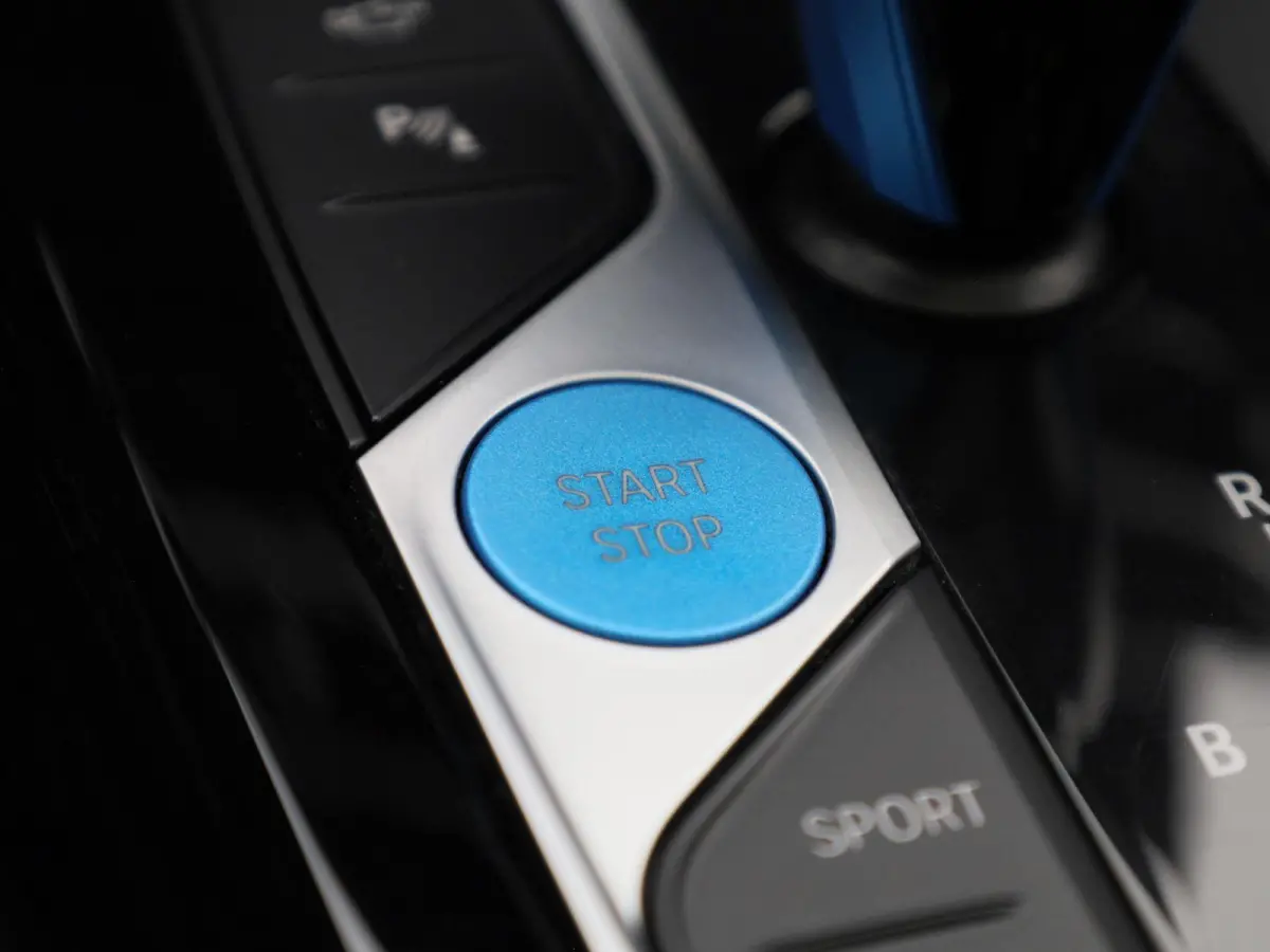 M-Sport 80 kWh | PANORAMADAK | 360 CAMERA | HARMAN KARDON | MEMORY | ELEKTRISCHE KOFFERKLEP | STOELVERWARMING | APPLE CARPLAY - ANDROID AUTO | LEDEREN STOELEN |