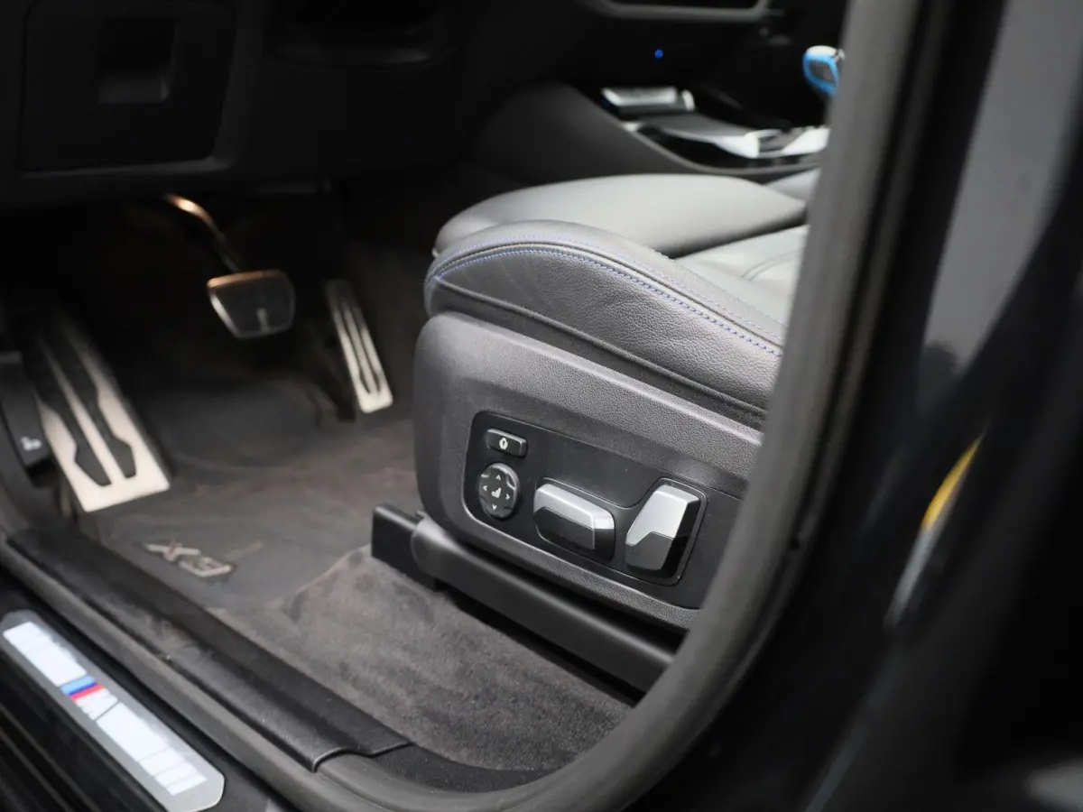 M-Sport 80 kWh | PANORAMADAK | 360 CAMERA | HARMAN KARDON | MEMORY | ELEKTRISCHE KOFFERKLEP | STOELVERWARMING | APPLE CARPLAY - ANDROID AUTO | LEDEREN STOELEN |