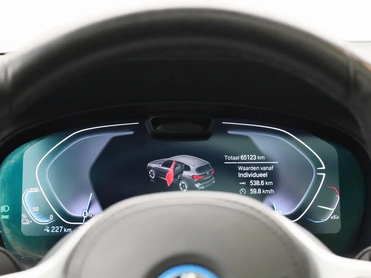 M-Sport 80 kWh | PANORAMADAK | 360 CAMERA | HARMAN KARDON | MEMORY | ELEKTRISCHE KOFFERKLEP | STOELVERWARMING | APPLE CARPLAY - ANDROID AUTO | LEDEREN STOELEN |