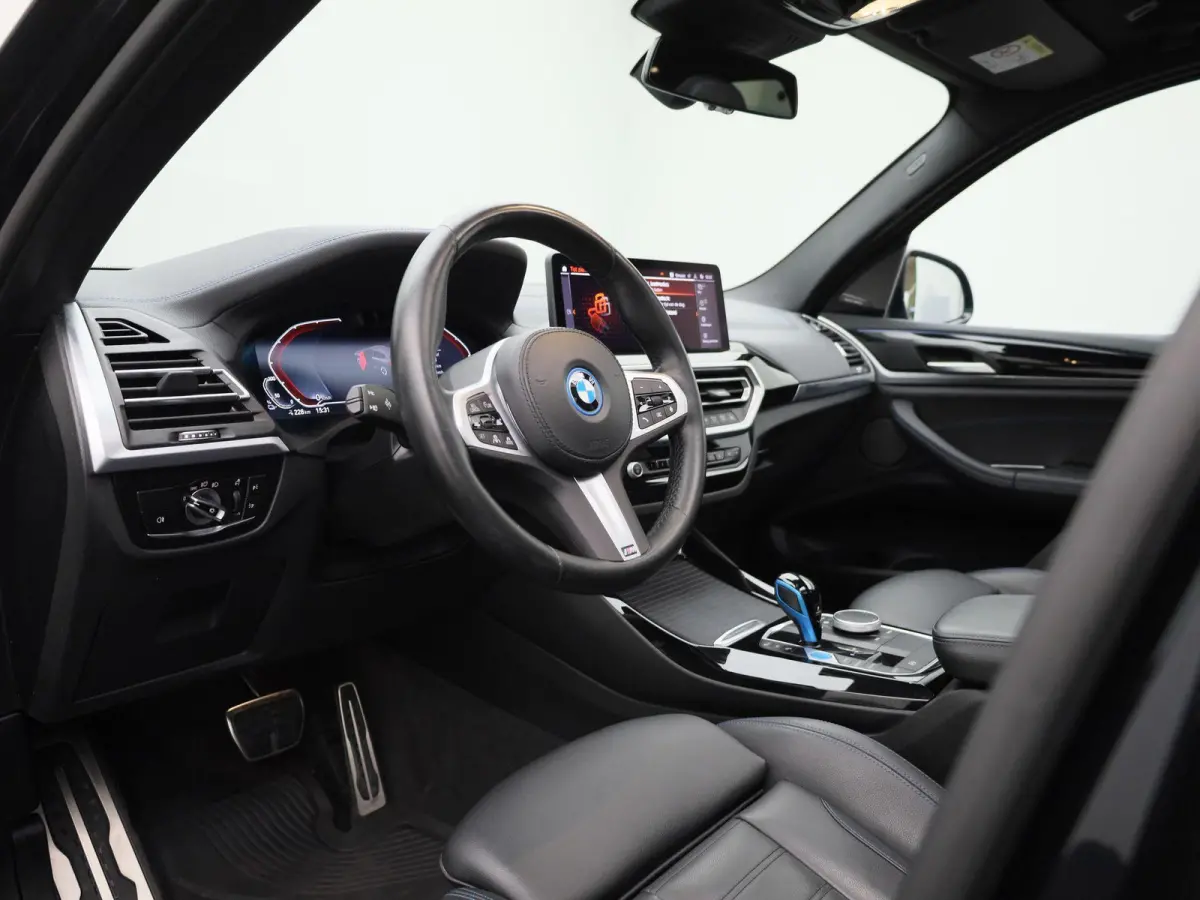 M-Sport 80 kWh | PANORAMADAK | 360 CAMERA | HARMAN KARDON | MEMORY | ELEKTRISCHE KOFFERKLEP | STOELVERWARMING | APPLE CARPLAY - ANDROID AUTO | LEDEREN STOELEN |