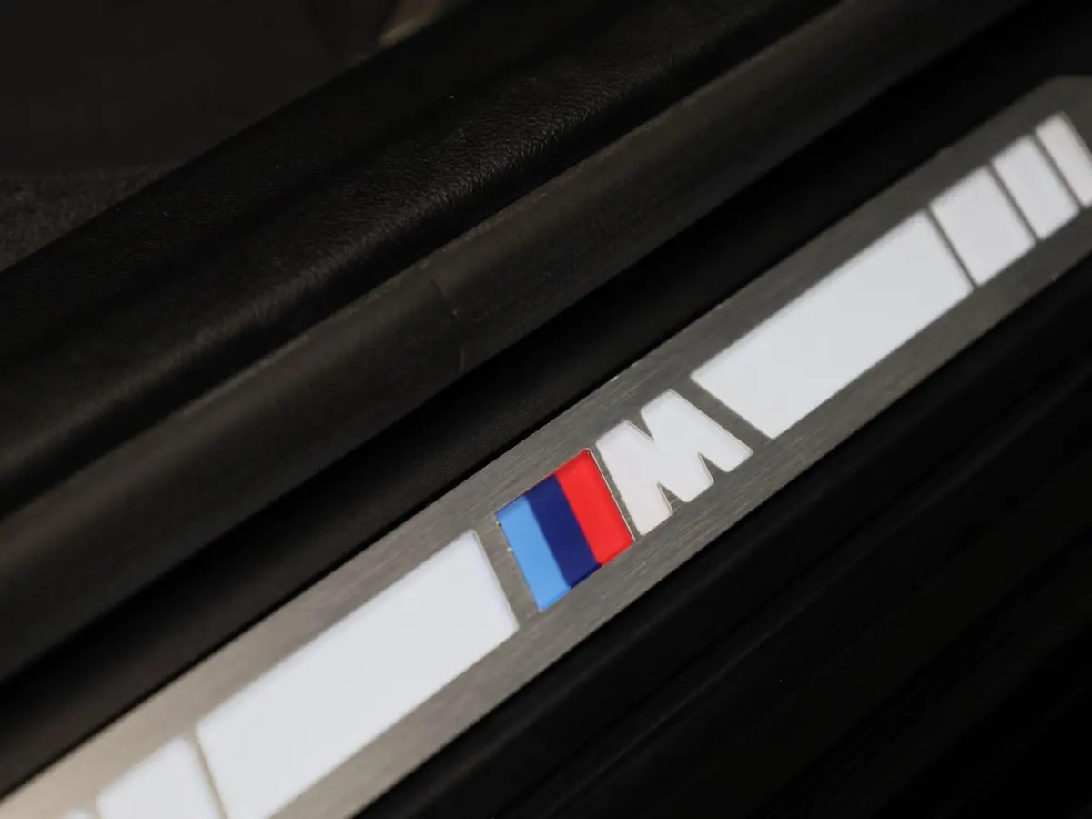 M-Sport 80 kWh | PANORAMADAK | 360 CAMERA | HARMAN KARDON | MEMORY | ELEKTRISCHE KOFFERKLEP | STOELVERWARMING | APPLE CARPLAY - ANDROID AUTO | LEDEREN STOELEN |