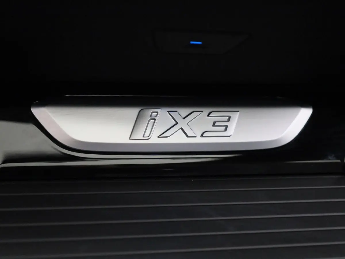 M-Sport 80 kWh | PANORAMADAK | 360 CAMERA | HARMAN KARDON | MEMORY | ELEKTRISCHE KOFFERKLEP | STOELVERWARMING | APPLE CARPLAY - ANDROID AUTO | LEDEREN STOELEN |