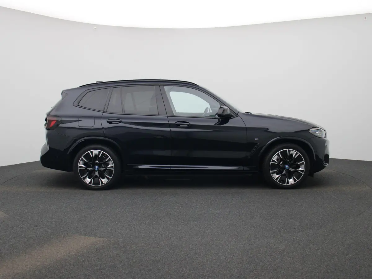 M-Sport 80 kWh | PANORAMADAK | 360 CAMERA | HARMAN KARDON | MEMORY | ELEKTRISCHE KOFFERKLEP | STOELVERWARMING | APPLE CARPLAY - ANDROID AUTO | LEDEREN STOELEN |