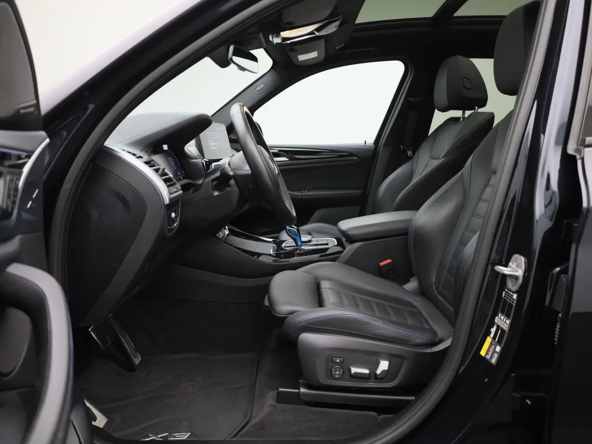 M-Sport 80 kWh | PANORAMADAK | 360 CAMERA | HARMAN KARDON | MEMORY | ELEKTRISCHE KOFFERKLEP | STOELVERWARMING | APPLE CARPLAY - ANDROID AUTO | LEDEREN STOELEN |