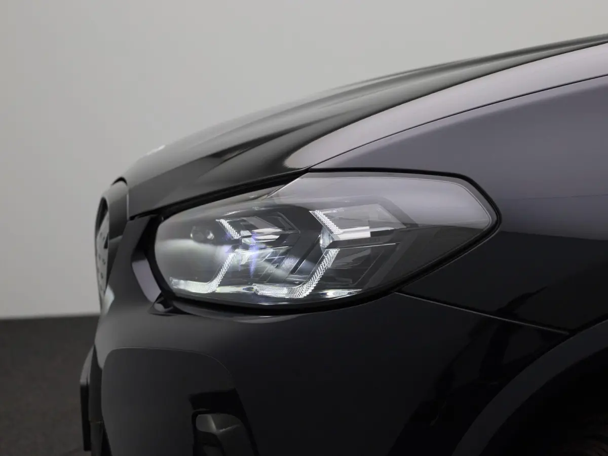 M-Sport 80 kWh | PANORAMADAK | 360 CAMERA | HARMAN KARDON | MEMORY | ELEKTRISCHE KOFFERKLEP | STOELVERWARMING | APPLE CARPLAY - ANDROID AUTO | LEDEREN STOELEN |