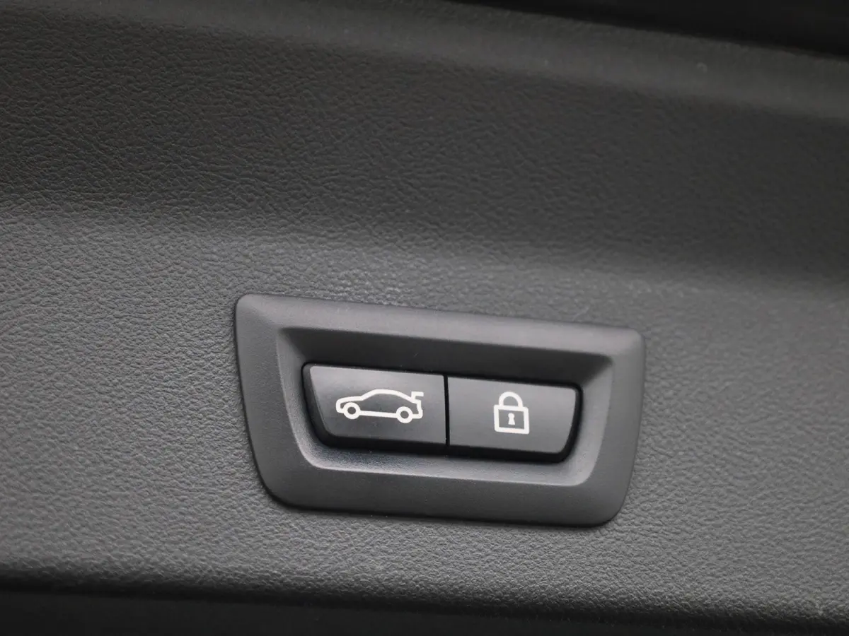 M-Sport 80 kWh | PANORAMADAK | 360 CAMERA | HARMAN KARDON | MEMORY | ELEKTRISCHE KOFFERKLEP | STOELVERWARMING | APPLE CARPLAY - ANDROID AUTO | LEDEREN STOELEN |