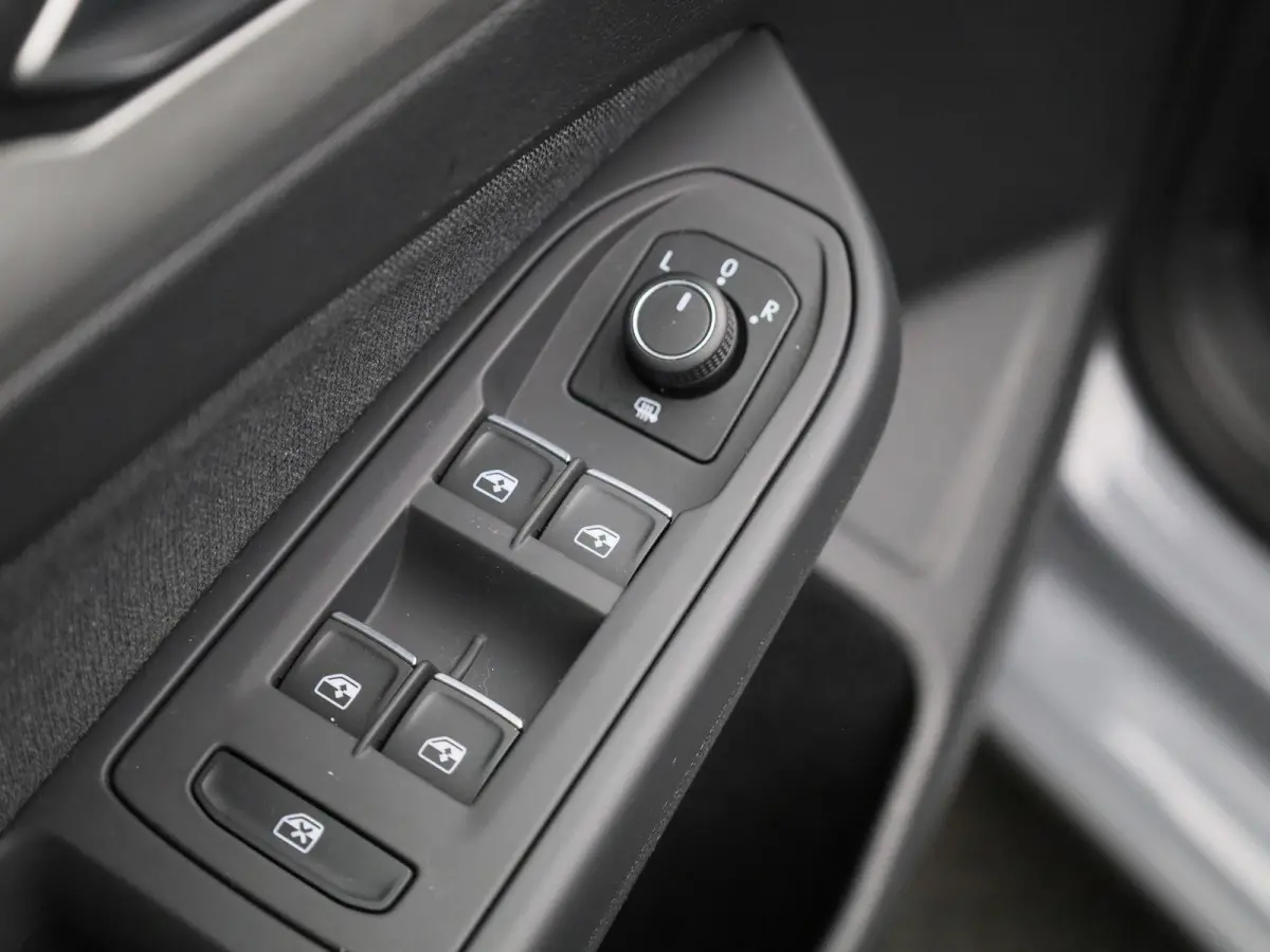 1.0 TSI Life | APPLE CARPLAY - ANDROID AUTO | CLIMATE CONTROL | ADAPTIVE CRUISE CONTROL | PARKEERSENSOREN | LICHTMETALEN VELGEN |
