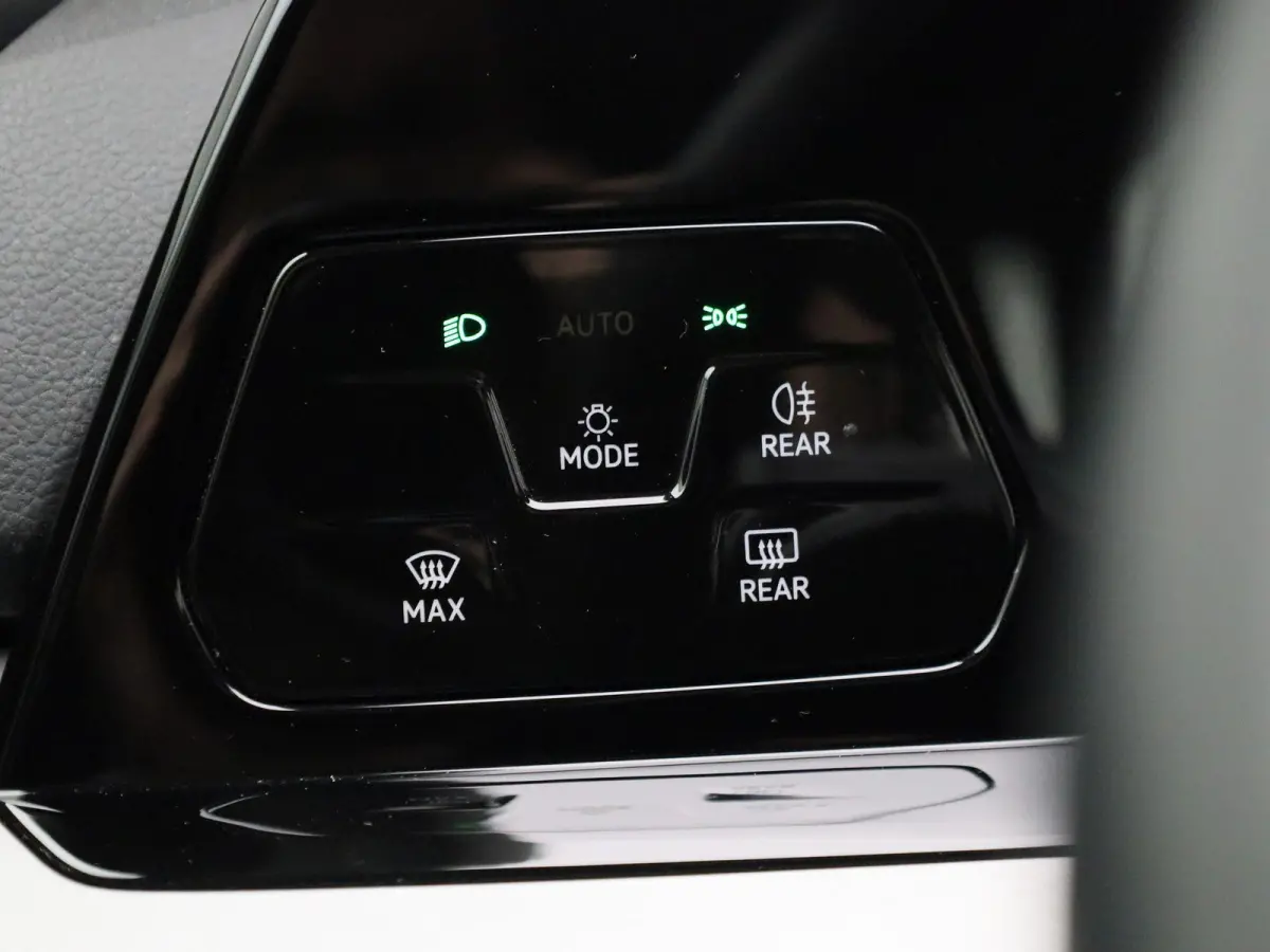 1.0 TSI Life | APPLE CARPLAY - ANDROID AUTO | CLIMATE CONTROL | ADAPTIVE CRUISE CONTROL | PARKEERSENSOREN | LICHTMETALEN VELGEN |