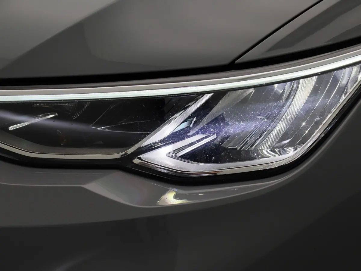 1.0 TSI Life | APPLE CARPLAY - ANDROID AUTO | CLIMATE CONTROL | ADAPTIVE CRUISE CONTROL | PARKEERSENSOREN | LICHTMETALEN VELGEN |
