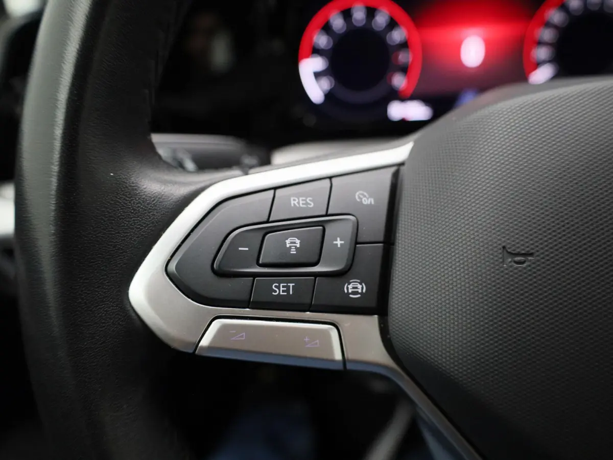 1.0 TSI Life | APPLE CARPLAY - ANDROID AUTO | CLIMATE CONTROL | ADAPTIVE CRUISE CONTROL | PARKEERSENSOREN | LICHTMETALEN VELGEN |