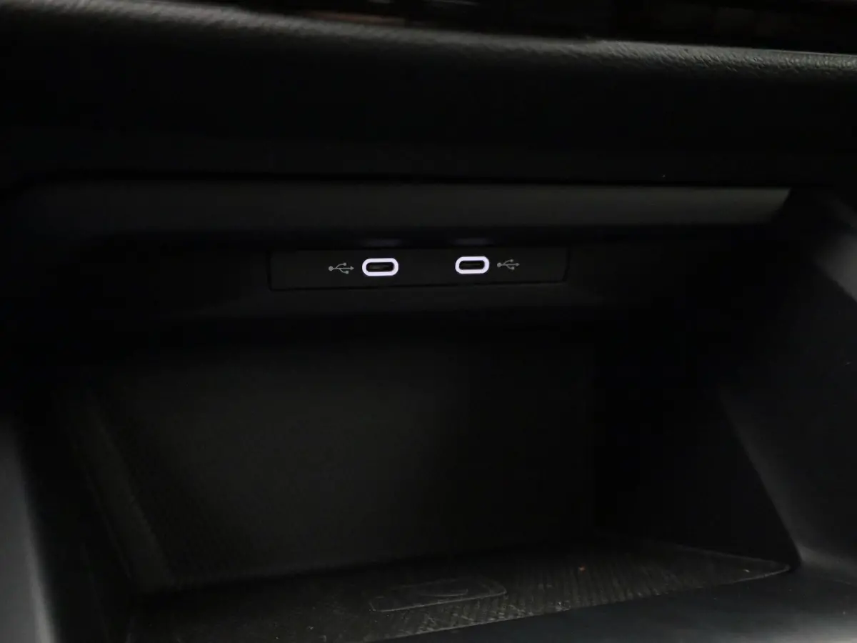 1.0 TSI Life | APPLE CARPLAY - ANDROID AUTO | CLIMATE CONTROL | ADAPTIVE CRUISE CONTROL | PARKEERSENSOREN | LICHTMETALEN VELGEN |