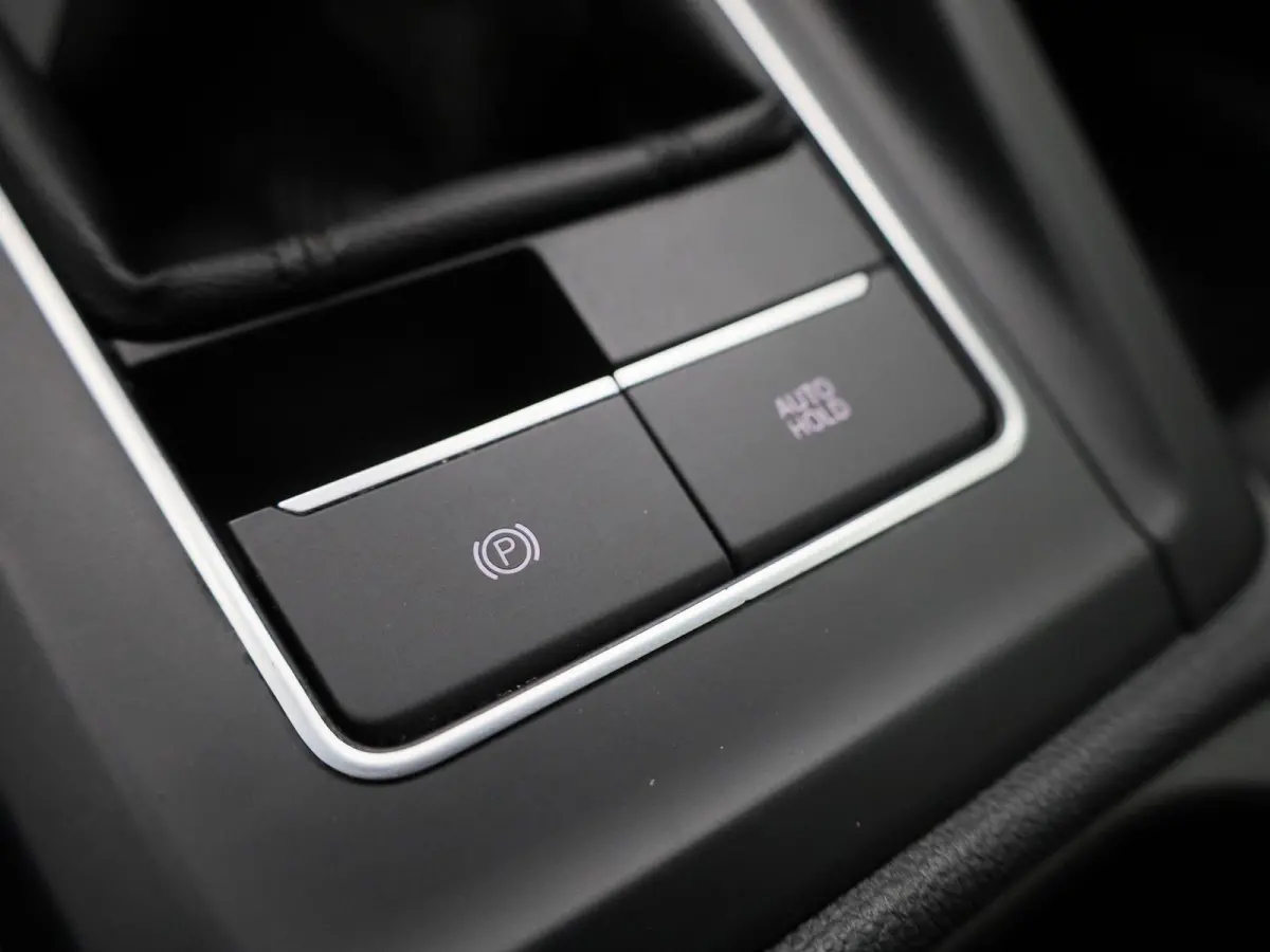 1.0 TSI Life | APPLE CARPLAY - ANDROID AUTO | CLIMATE CONTROL | ADAPTIVE CRUISE CONTROL | PARKEERSENSOREN | LICHTMETALEN VELGEN |