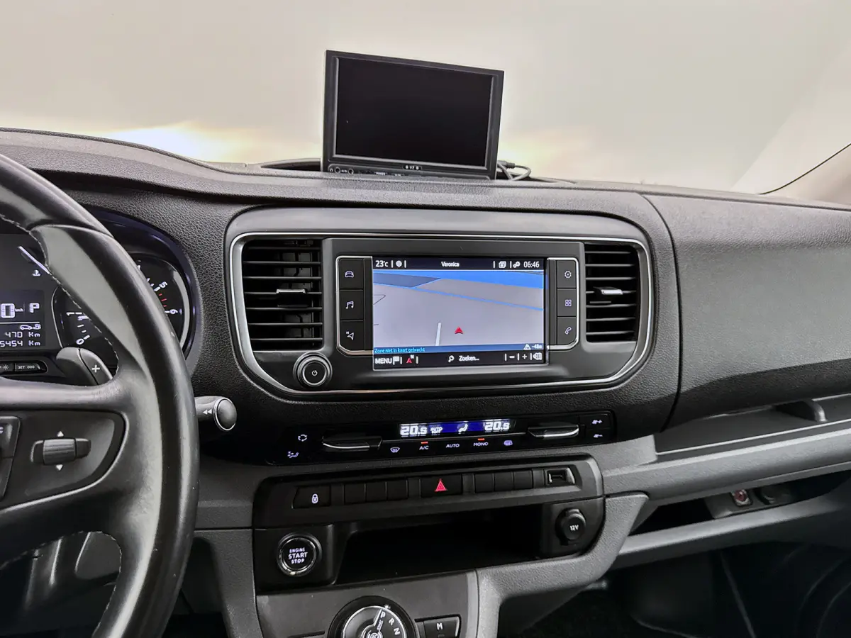 2.0 D-4D Professional DC 177pk Dubbele cabine Navigatie Camera Automaat Climate control
