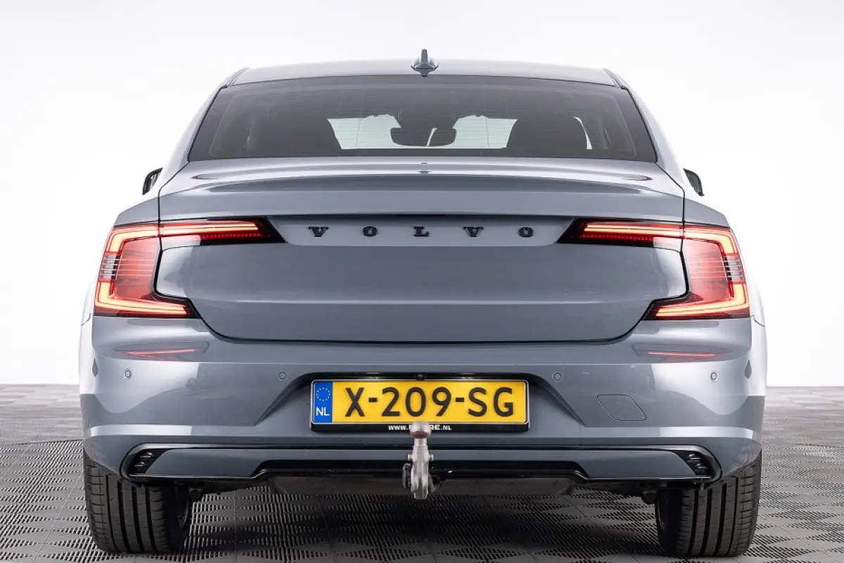 2.0 B4 Plus Dark | LEDER | CARPLAY | EL. STOELEN | el.Trekhaak