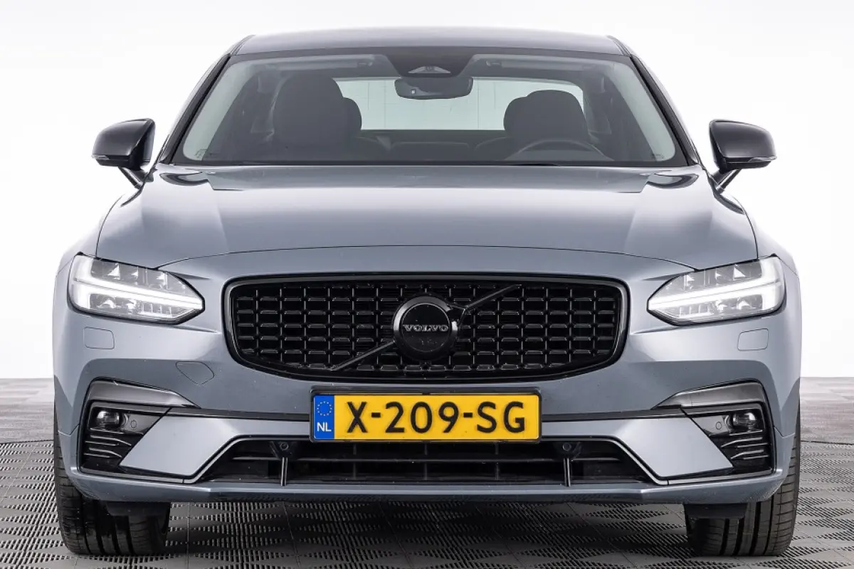 2.0 B4 Plus Dark | LEDER | CARPLAY | EL. STOELEN | el.Trekhaak