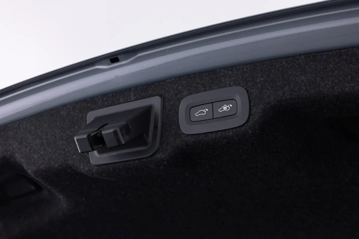 2.0 B4 Plus Dark | LEDER | CARPLAY | EL. STOELEN | el.Trekhaak