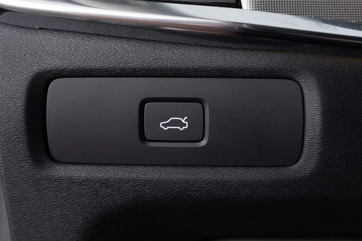 2.0 B4 Plus Dark | LEDER | CARPLAY | EL. STOELEN | el.Trekhaak