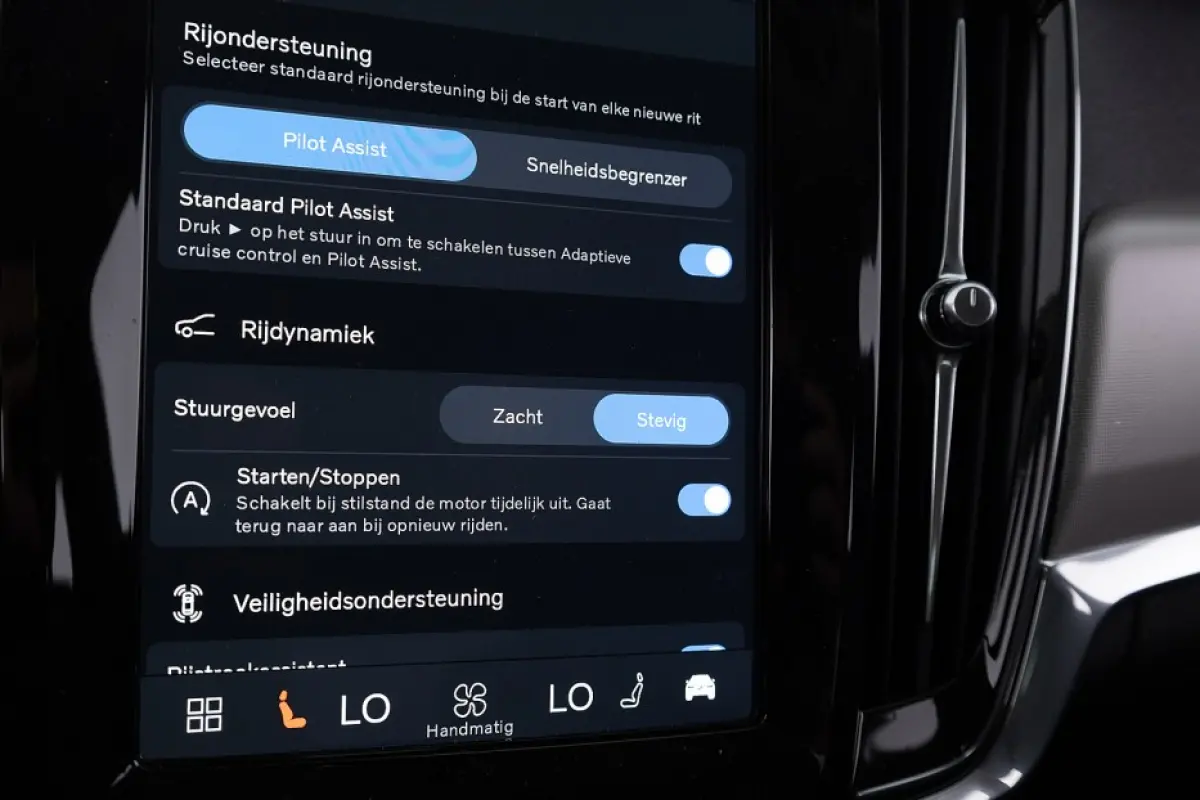 2.0 B4 Plus Dark | LEDER | CARPLAY | EL. STOELEN | el.Trekhaak