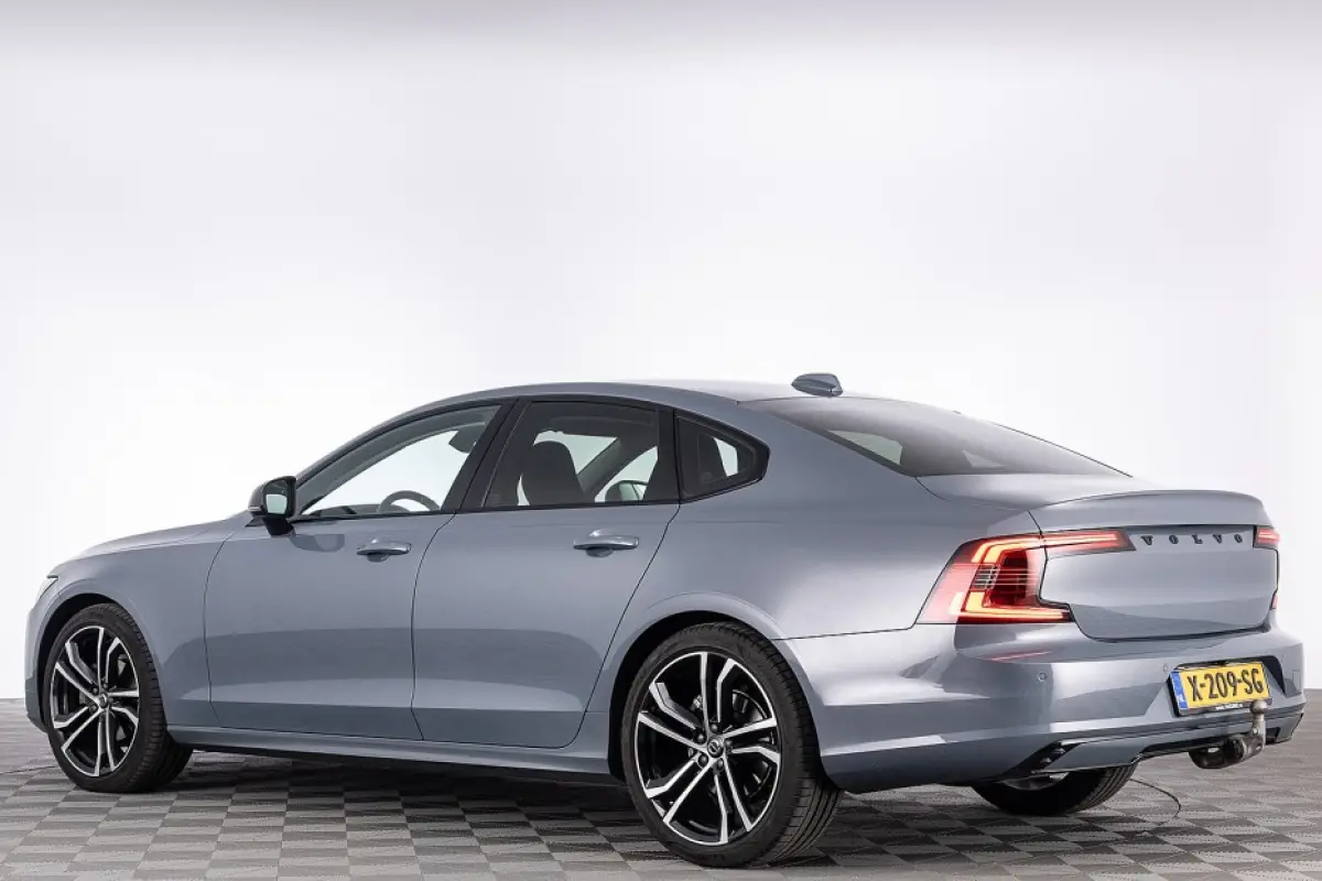 2.0 B4 Plus Dark | LEDER | CARPLAY | EL. STOELEN | el.Trekhaak