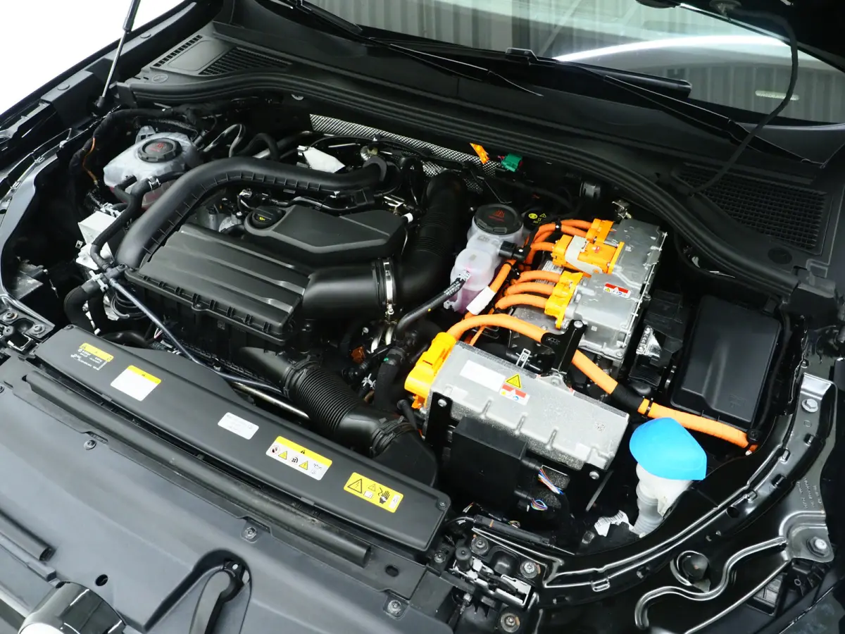 1.5 eHybrid 204PK | Leder/Alcantara | Massage | Stoelkoeling | Trekhaak | HUD | 360 | Keyless