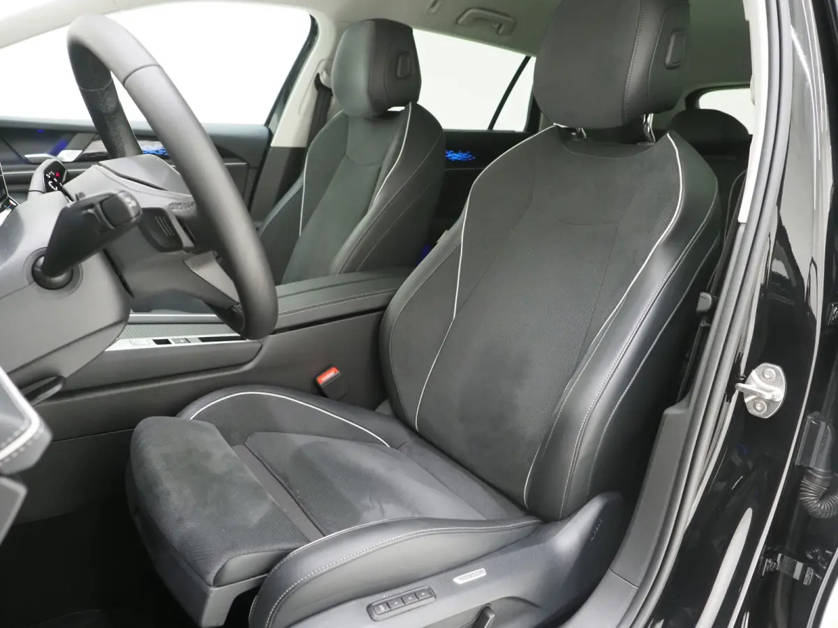 1.5 eHybrid 204PK | Leder/Alcantara | Massage | Stoelkoeling | Trekhaak | HUD | 360 | Keyless
