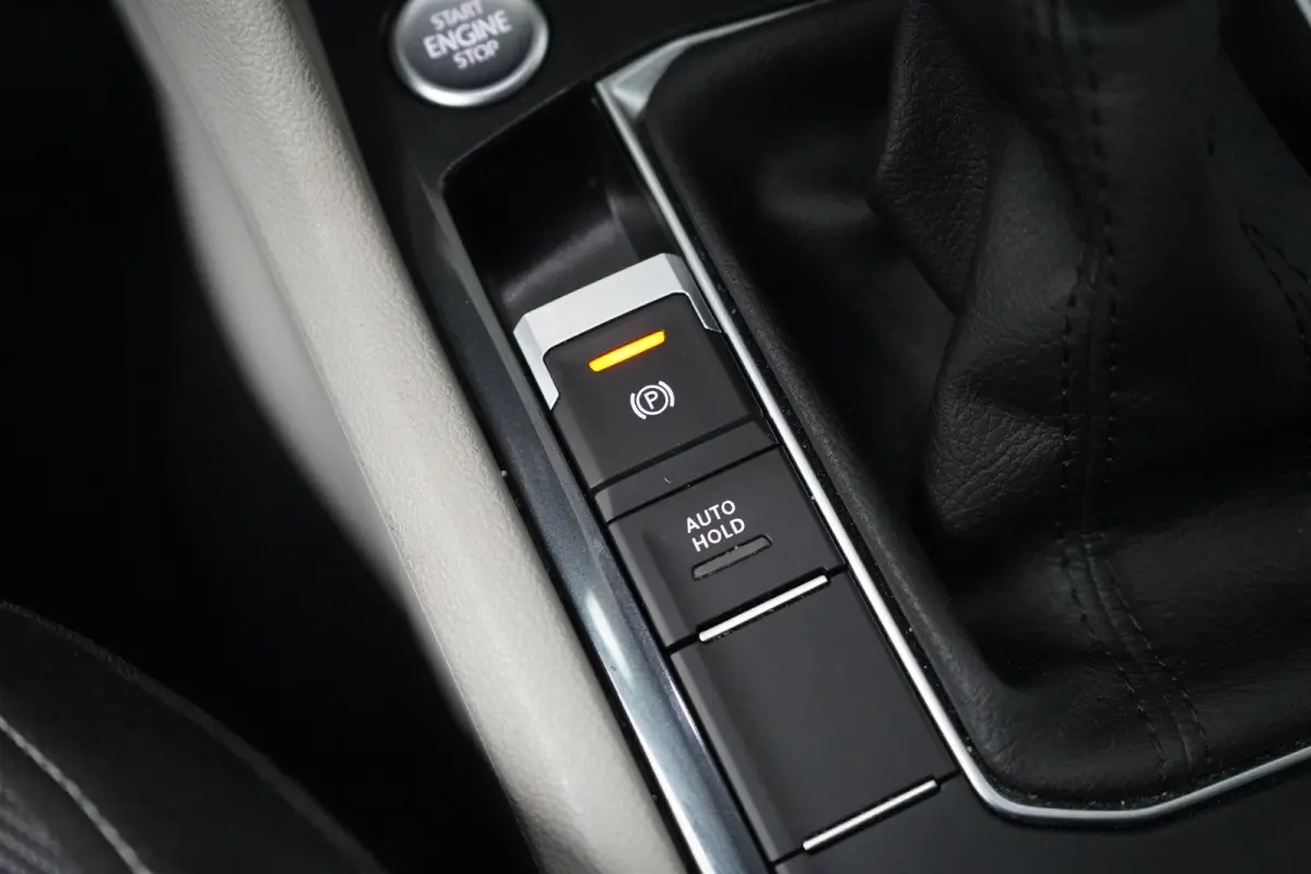 Elegance eHybrid | ACC | Achteruitrijcamera | Elektrische achterklep | Stoelverwarming | Elektrisch wegklapbare trekhaak | Dode hoek detectie