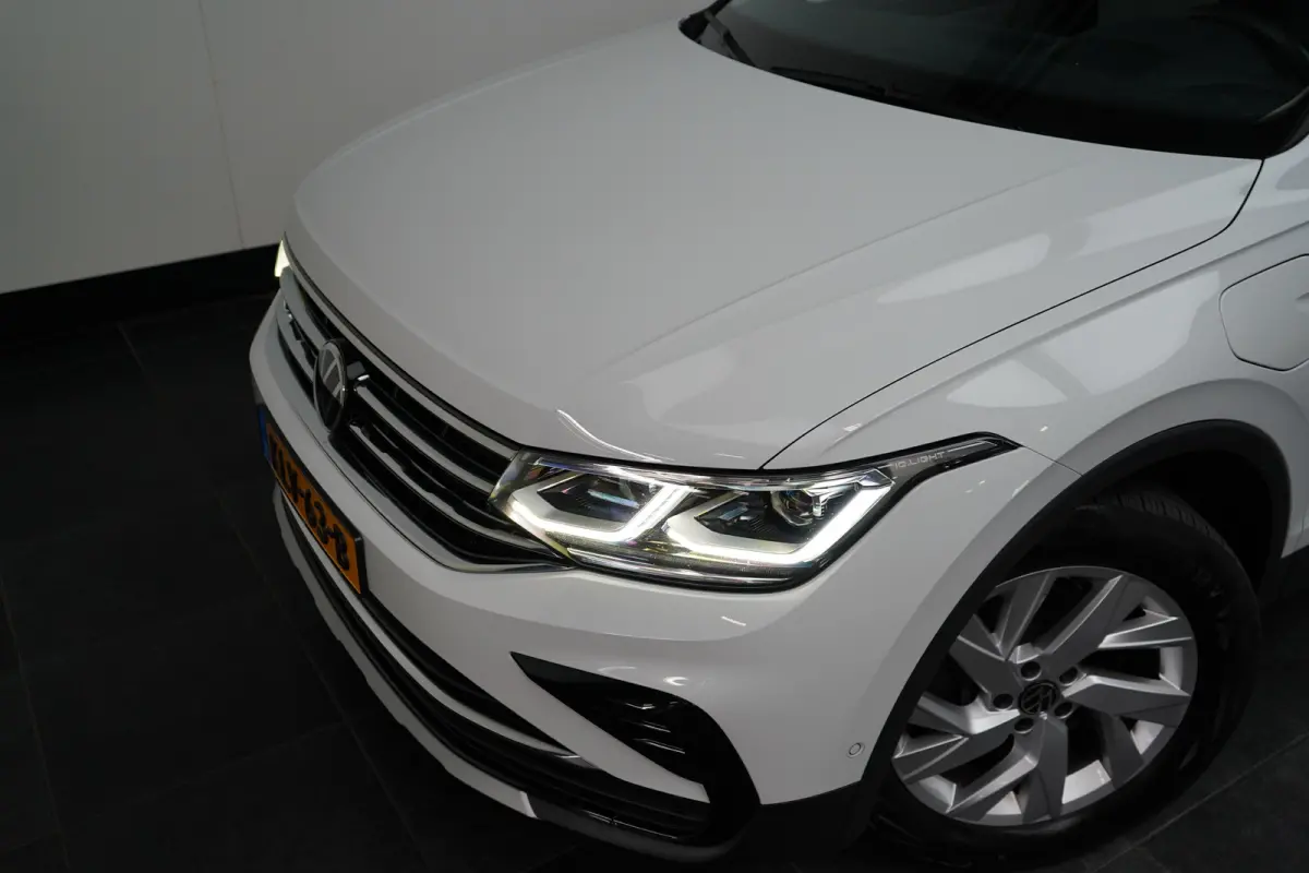 Elegance eHybrid | ACC | Achteruitrijcamera | Elektrische achterklep | Stoelverwarming | Elektrisch wegklapbare trekhaak | Dode hoek detectie