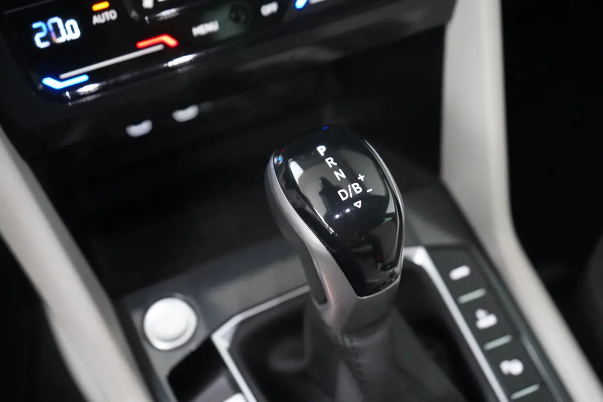 Elegance eHybrid | ACC | Achteruitrijcamera | Elektrische achterklep | Stoelverwarming | Elektrisch wegklapbare trekhaak | Dode hoek detectie