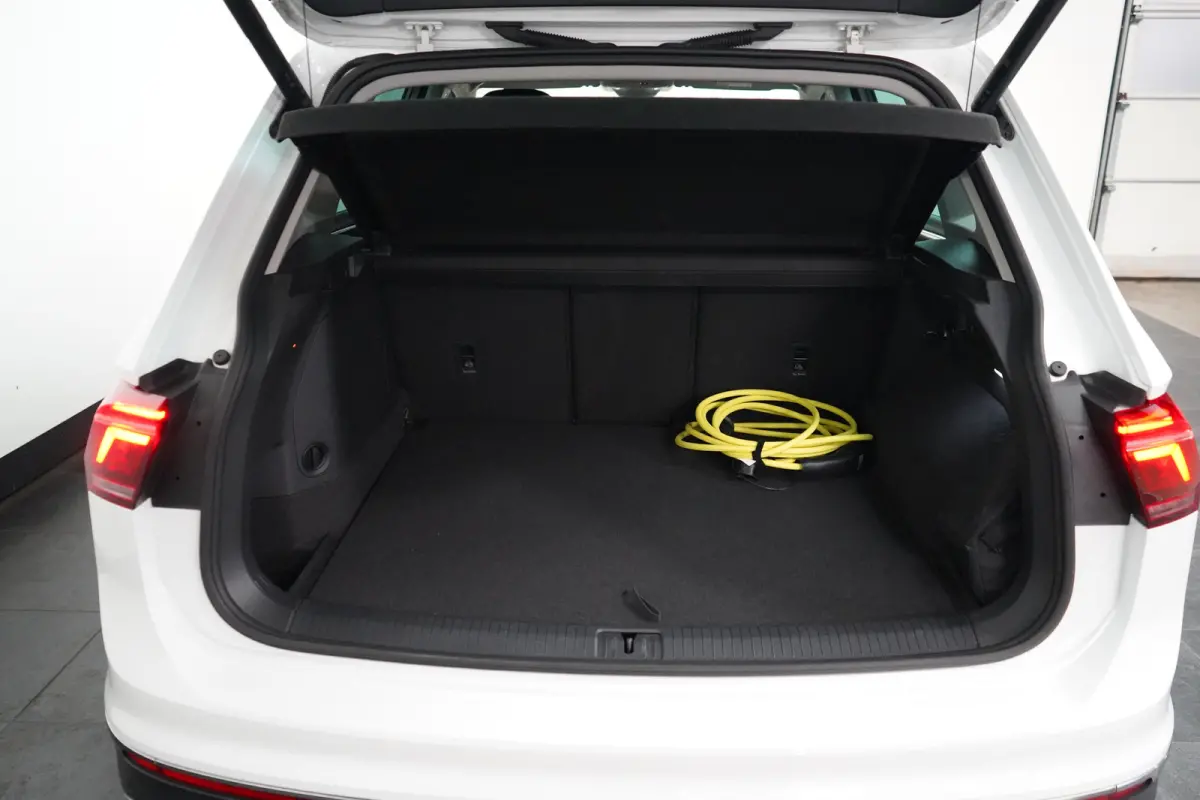 Elegance eHybrid | ACC | Achteruitrijcamera | Elektrische achterklep | Stoelverwarming | Elektrisch wegklapbare trekhaak | Dode hoek detectie
