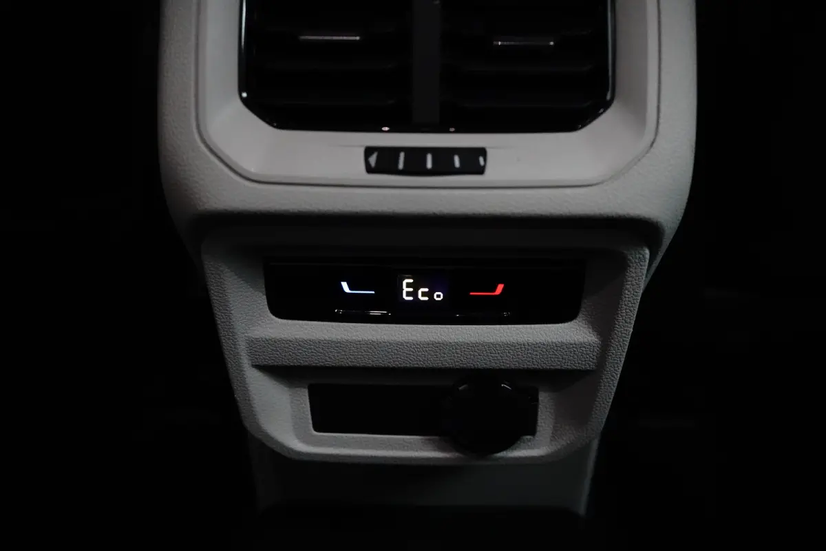 Elegance eHybrid | ACC | Achteruitrijcamera | Elektrische achterklep | Stoelverwarming | Elektrisch wegklapbare trekhaak | Dode hoek detectie