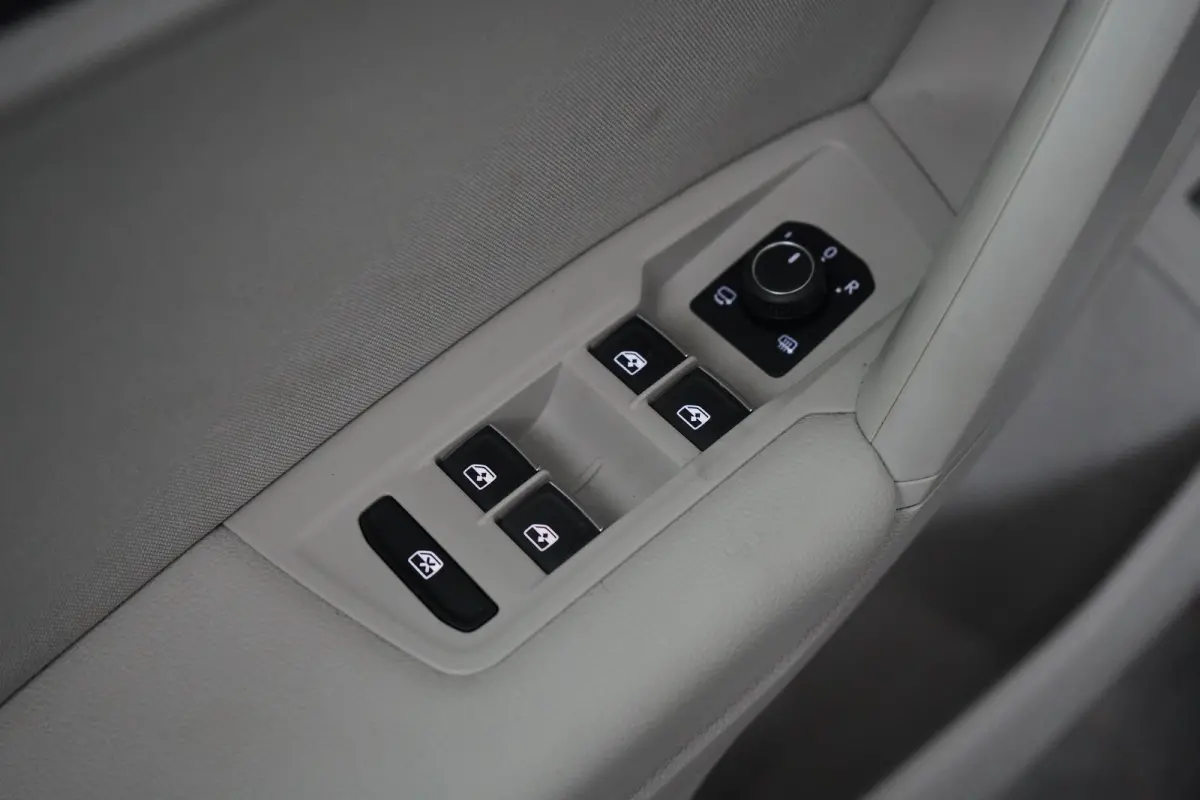 Elegance eHybrid | ACC | Achteruitrijcamera | Elektrische achterklep | Stoelverwarming | Elektrisch wegklapbare trekhaak | Dode hoek detectie