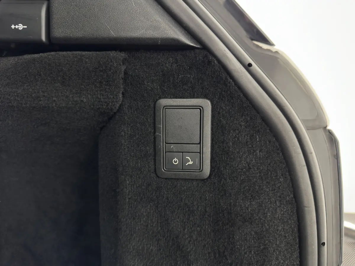 3.0 SDV6 Autobiography Dynamic Aut. *PANO | LEATHER | XENON | DIGI-COCKPIT | HEATED-COMFORTSEATS | CAMERA | NAVI-FULLMAP | PRIVACY-GLASS | AIRSUSPENSION | HEAD-UP | ECC | SHIFTPADDLES | PDC 