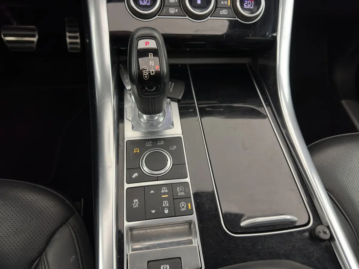 3.0 SDV6 Autobiography Dynamic Aut. *PANO | LEATHER | XENON | DIGI-COCKPIT | HEATED-COMFORTSEATS | CAMERA | NAVI-FULLMAP | PRIVACY-GLASS | AIRSUSPENSION | HEAD-UP | ECC | SHIFTPADDLES | PDC 