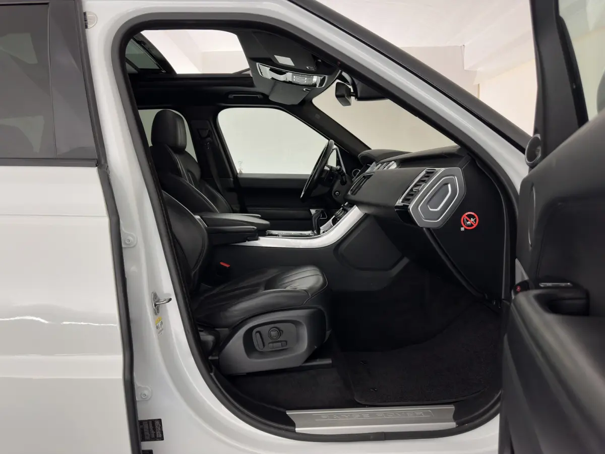 3.0 SDV6 Autobiography Dynamic Aut. *PANO | LEATHER | XENON | DIGI-COCKPIT | HEATED-COMFORTSEATS | CAMERA | NAVI-FULLMAP | PRIVACY-GLASS | AIRSUSPENSION | HEAD-UP | ECC | SHIFTPADDLES | PDC 