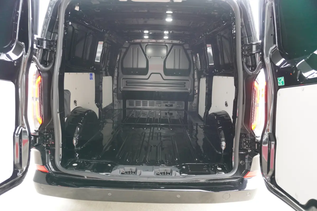Cust. 340 L2H1 Limited 71 kWh 218PK Automaat nr. V087 | Airco | Adap.Cruise | Navi | camera