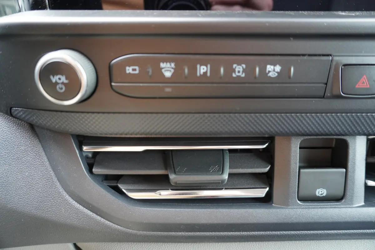 Cust. 340 L2H1 Limited 71 kWh 218PK Automaat nr. V087 | Airco | Adap.Cruise | Navi | camera