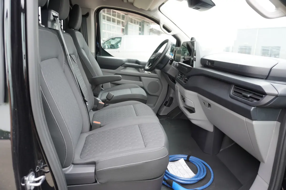 Cust. 340 L2H1 Limited 71 kWh 218PK Automaat nr. V087 | Airco | Adap.Cruise | Navi | camera