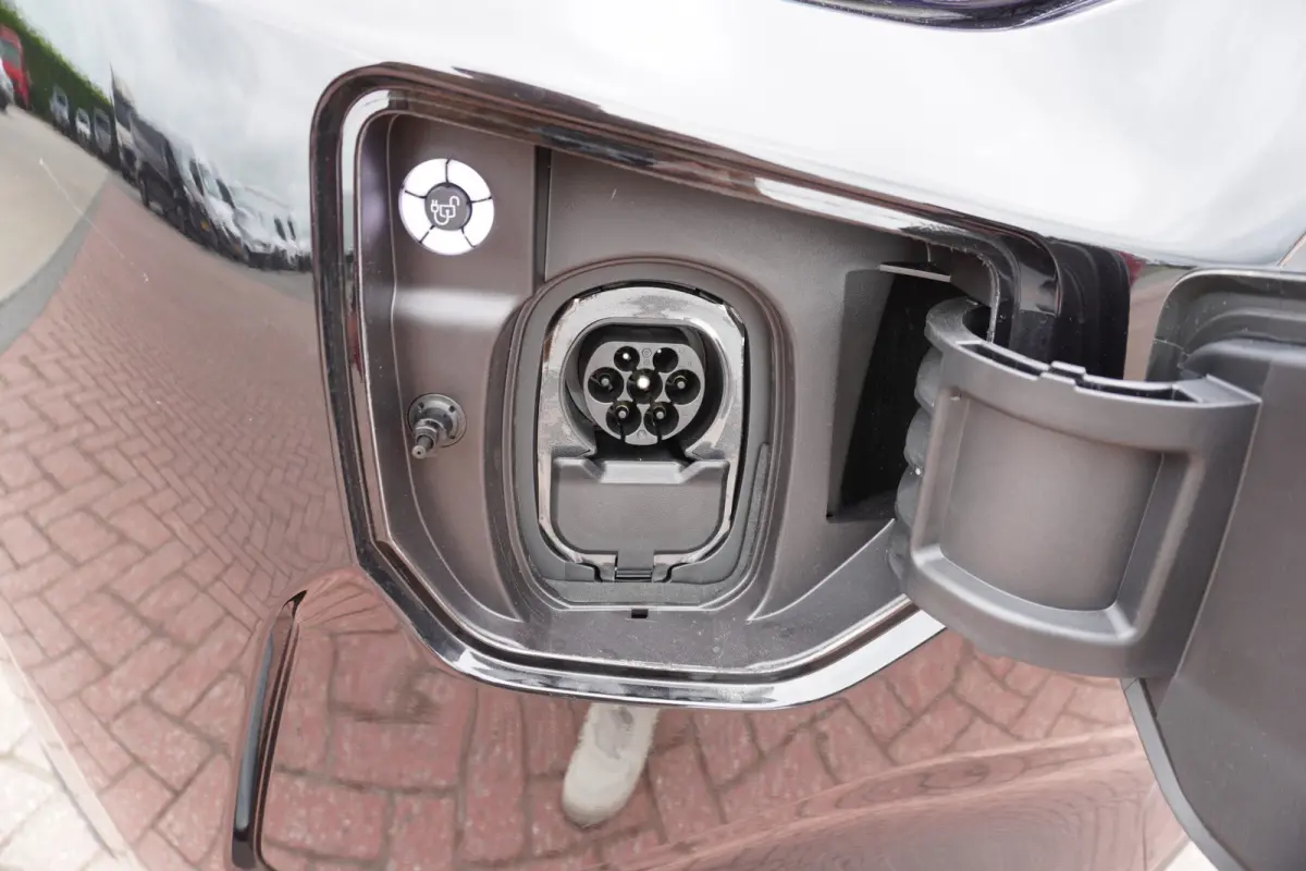 Cust. 340 L2H1 Limited 71 kWh 218PK Automaat nr. V087 | Airco | Adap.Cruise | Navi | camera