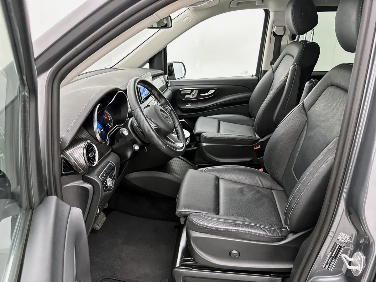 300 L2 90kWh Memory seats Burmester Design pakket Stoelventilatie 6 zitplaatsen Leder 360 km WLTP