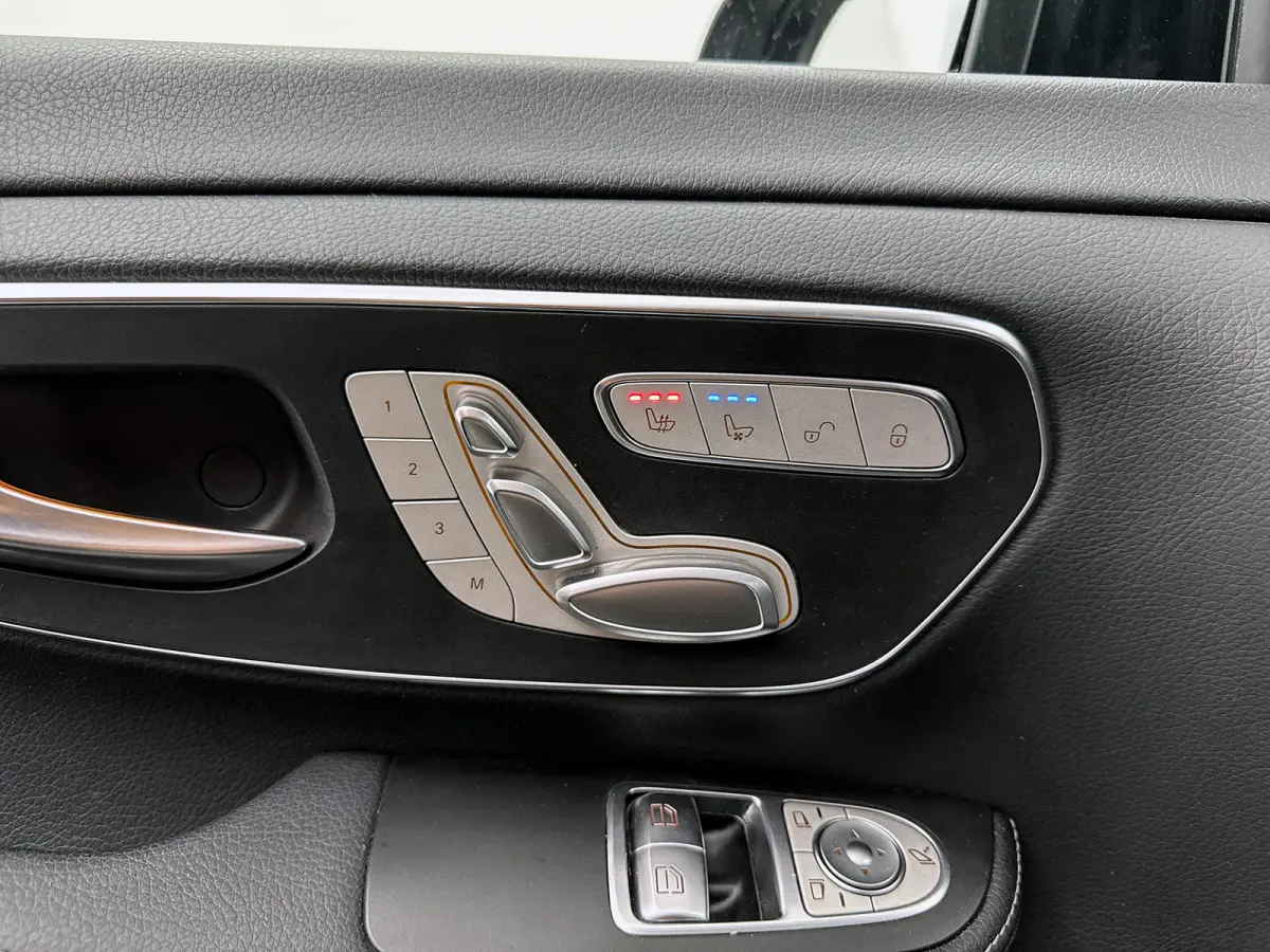 300 L2 90kWh Memory seats Burmester Design pakket Stoelventilatie 6 zitplaatsen Leder 360 km WLTP